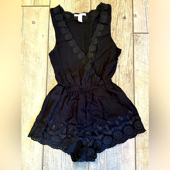 Forever 21 Pants - Forever 21 eyelet lace romper, size small